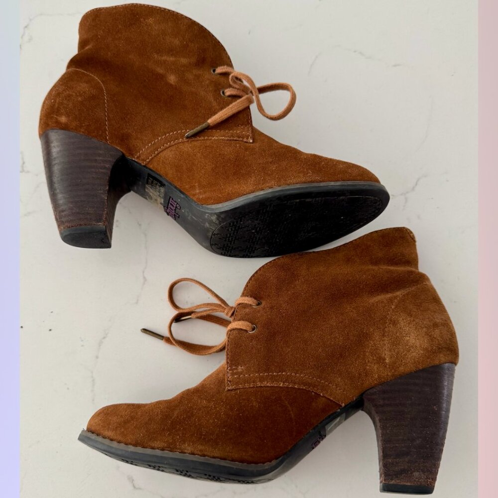 Clarks Indigo Tan Suede Booties – Size 7.5